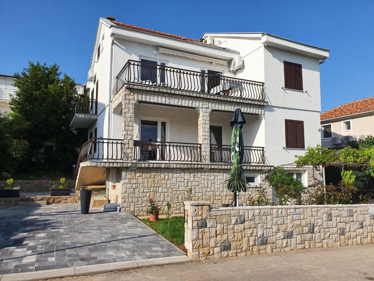 Vila Beleca Krk - Apartments Rest & Sea Krk Town Exterior photo